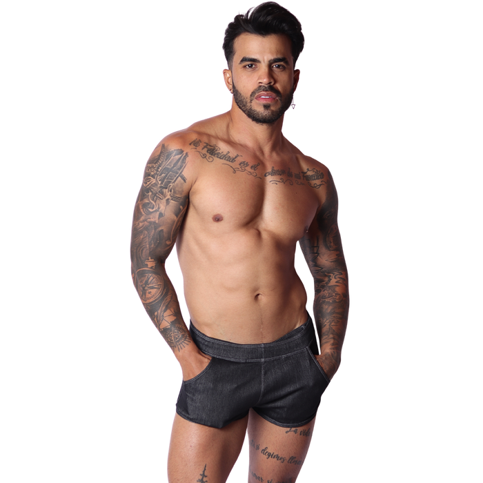 Denim Black Hot Shorts en modelo de Gigo Underwear