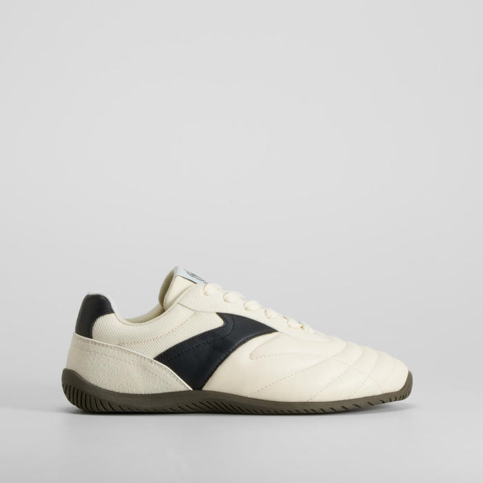 Zapatilla puntera acolchada blanca NYC