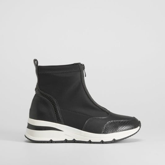 Zapatilla alta deportiva negra COMFEET
