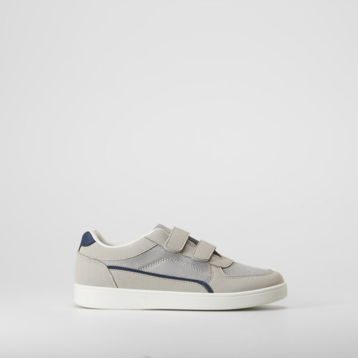 Zapatilla casual gris cierre velcro SEVEN FIVE