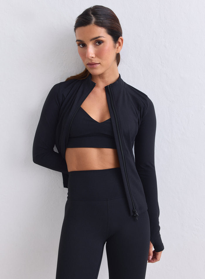 Musta aim'n Sense Zip Jacket pehmeästä kankaasta peukalorei'illä ja kaksisuuntaisella vetoketjulla. [XS-165cm]