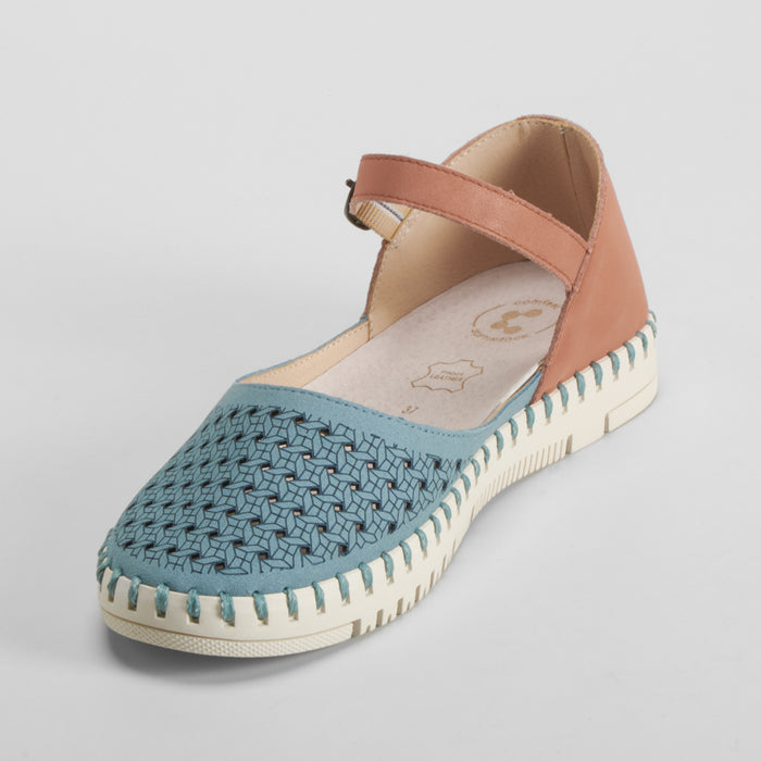 Merceditas perfos azul COMFEET