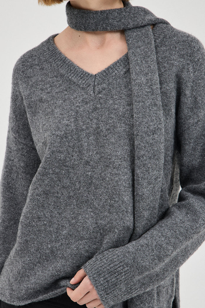 The Basic V-neck Knit with Tie