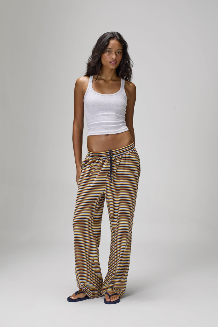 Model Larissa is 5'10" and wears a size S.