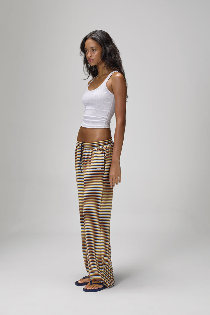 Model Larissa is 5'10" and wears a size S.