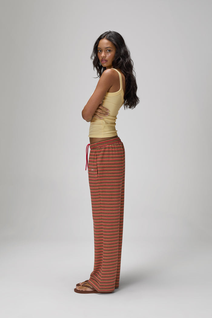 Model Larissa is 5'10" and wears a size S.