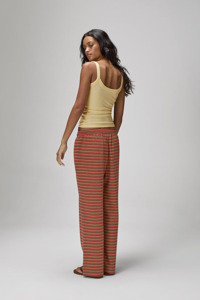 Model Larissa is 5'10" and wears a size S.