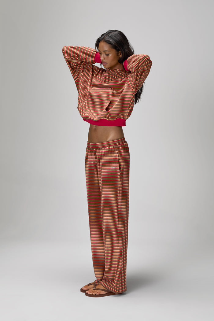 Model Larissa is 5'10" and wears a size S.