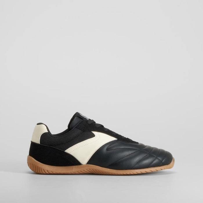 Zapatilla puntera acolchada negra NYC